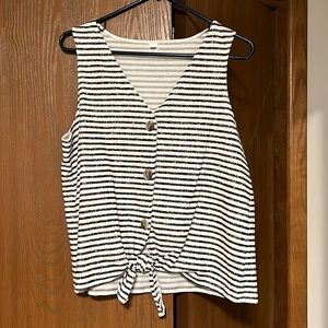 NWT Women’s Button Down Tank with Knot
